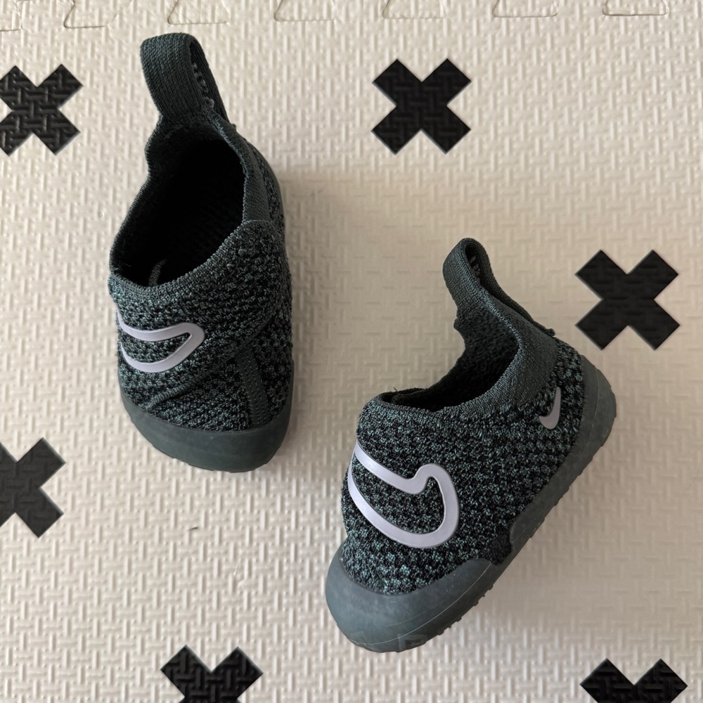 Nike Swoosh 1 flyknit infant vintage green sneakers size 3C
